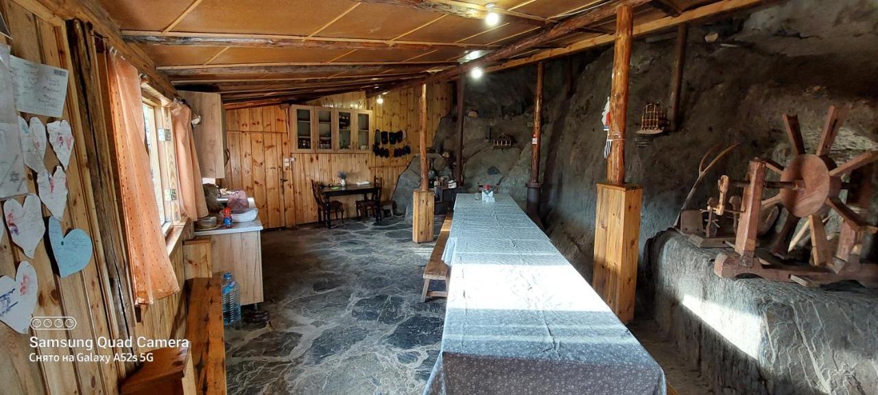 Guest House Tsasne Omalo Buitenkant foto
