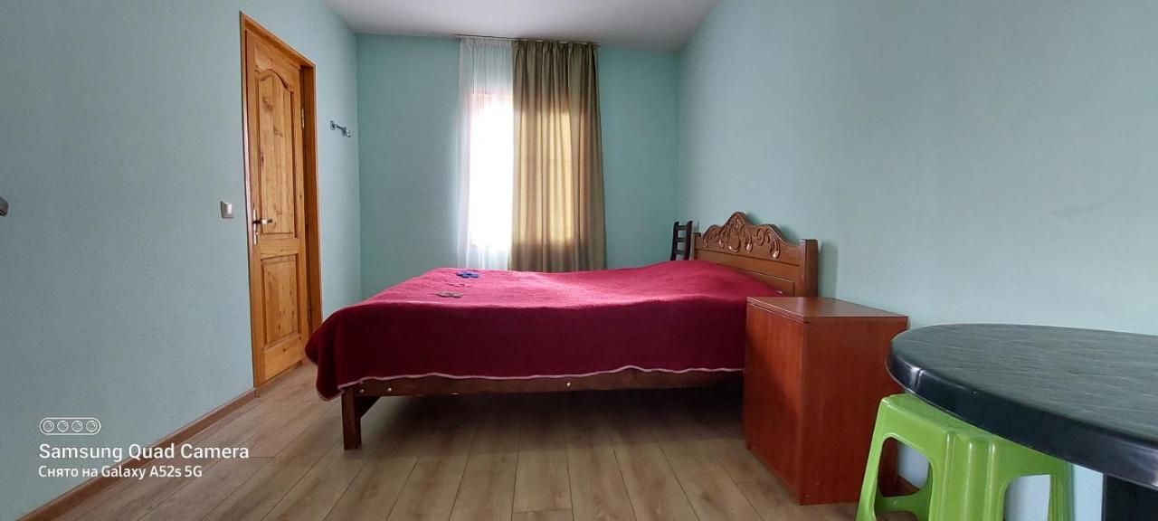 Guest House Tsasne Omalo Buitenkant foto